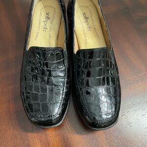 Softspots women’s black Croc patent leather Loafers low heels size 7M